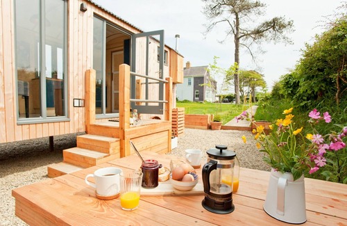 Moylegrove Cabin | Countryside escapism at it’s best on the Pembrokeshire Coast