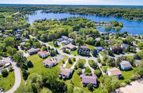 Rockford Apartment | Countryside Family Cottages near Lake Bella Vista