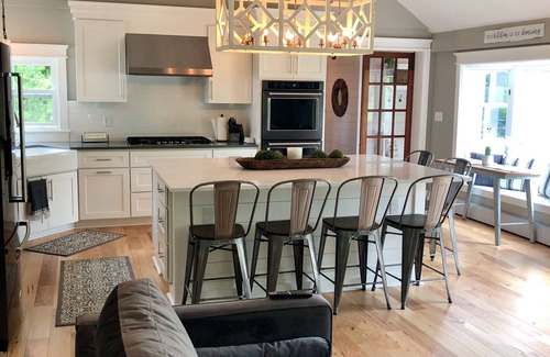 Williamsburg House | Countryside Farmhouse in Elk Rapids-5 bedrooms-4.5 bath Sleeps 10