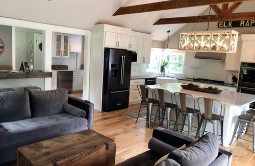 Williamsburg House | Countryside Farmhouse in Elk Rapids-5 bedrooms-4.5 bath Sleeps 10