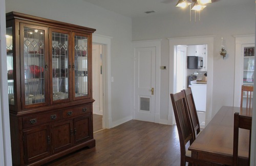 Georgetown Other | Countryside Farmhouse, backporch breezes, hillside views, and in Walburg!