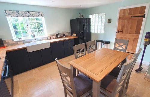 Swindon House | Countryside 3 Bed Detached Cottage