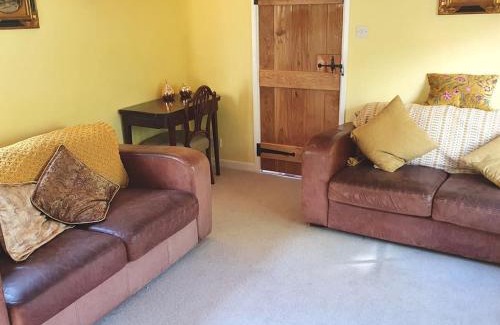 Swindon House | Countryside 3 Bed Detached Cottage