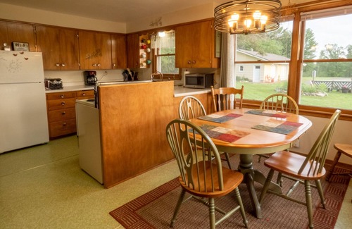 Balsam Lake House | Countryside gem right by the lake!