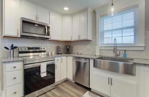 Vermilion House | Countryside Getaway Large Shared Yard & Parking in Vermilion