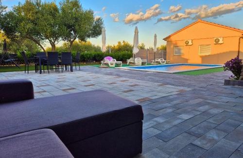 Benkovac House | Countryside holiday home - pool - big terrace