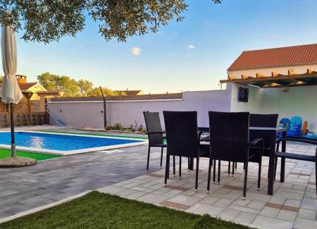 Benkovac House | Countryside holiday home - pool - big terrace