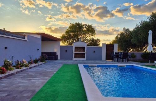 Benkovac House | Countryside holiday home - pool - big terrace