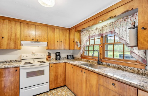 Roxbury House | Countryside home near skiing with amazing views & firepit