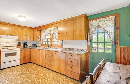 Roxbury House | Countryside home near skiing with amazing views & firepit