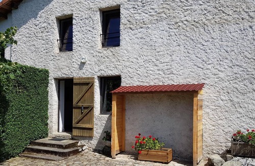 Laprugne Cottage | Countryside house with garden, pets allowed, near activities, Wi-Fi
