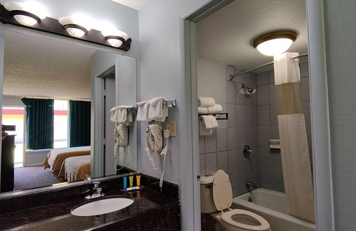 Idabel Hotel | Countryside Inn & Suites
