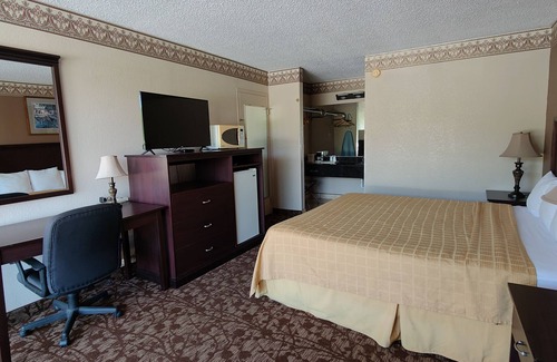 Idabel Hotel | Countryside Inn & Suites