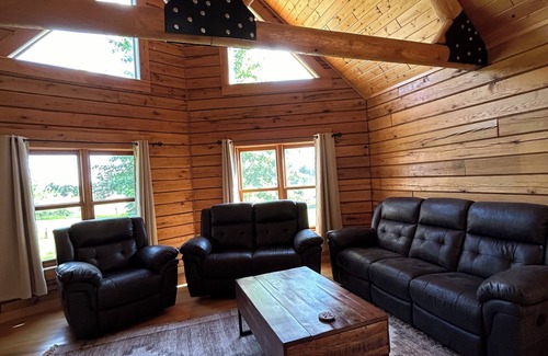 Villard Cabin | Countryside Log Home on Lake Villardn