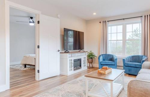 Gorham Apartment | Countryside Oasis Charming 1BR Farmhouse Getaway