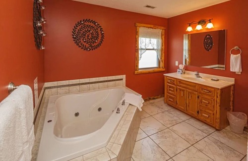 Dundee Cabin | Countryside Overlook Suite: Luxury, Lodge Suite in Amish Country, Ohio.