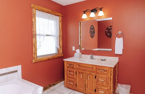 Dundee Cabin | Countryside Overlook Suite: Luxury, Lodge Suite in Amish Country, Ohio.