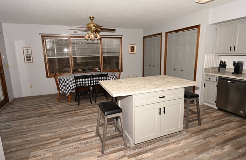 North Haven House | COUNTRYSIDE RANCH 12 MINUTES to Yale New Haven Hospital