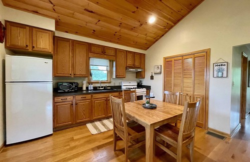Cherry Creek Cabin | Countryside Retreat - Cabin 1