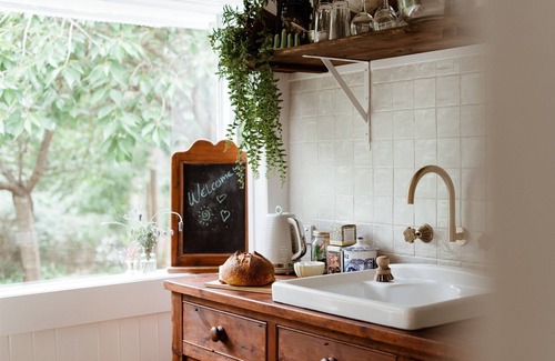 Hallston Cottage | Countryside Retreat with Cosy Fireside Bath