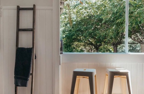 Hallston Cottage | Countryside Retreat with Cosy Fireside Bath