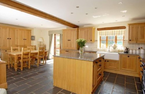 Belluton Cottage | Countryside retreat with stunning views & pool