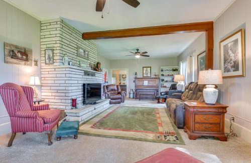 Osage County House | Countryside Retreat with Pasture Views in Hominy