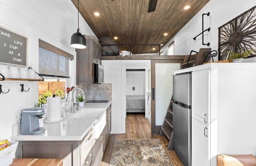 Lindsay House | Countryside Tiny Home w Loft, Close to Sequoia NP