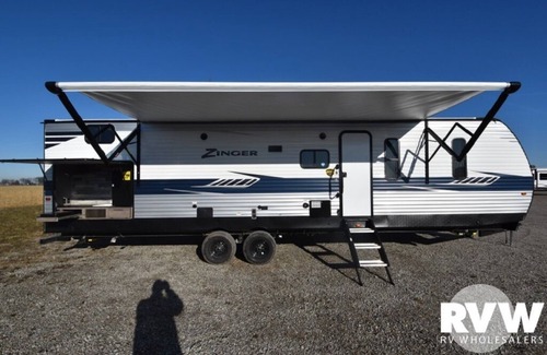 Honey Grove House | Countryside Travel Trailer Getaway