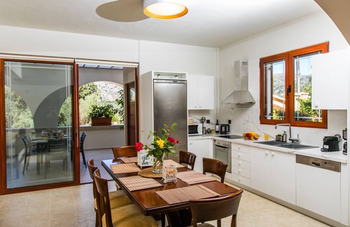 Mixorrouma Villa | Countryside Villa with Private Pool & Whirlpool Tub