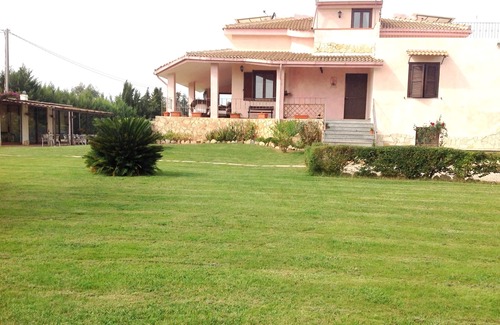 Olmedo Villa | Countryside Villa with swimming pool. Bedrooms all Ensuite.