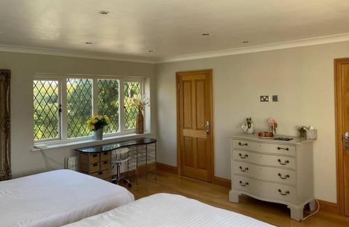 Great Hallingbury Villa | Countryside✓Mountain view✓Quiet✓Romantic anniversary✓ceiling wood