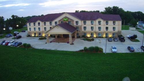 Robinson Hotel | Countryview Inn & Suites