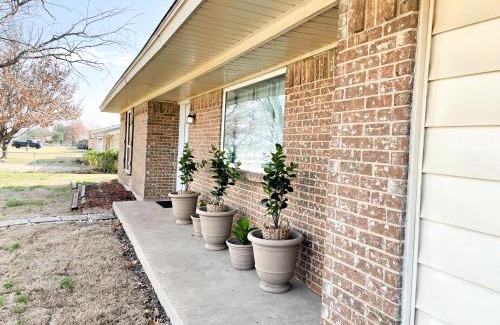 Keller House | County Chic Pets Ok Tx Motor Speedway Nearby By Vacation Your Way