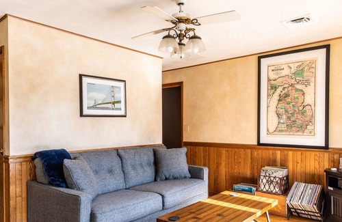 Baroda House | County Estate With Pool, Movie Barn, Dog Run, 20 Acres & More! - 20 acre country