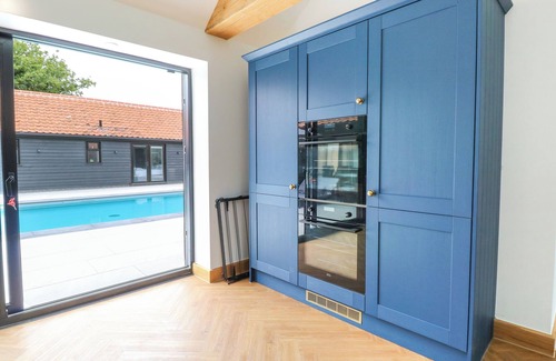 Irstead Cottage | COUNTY FARM BARN, family friendly, with pool in South Walsham