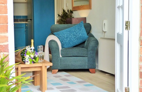 York Apartment | County House Retreat - with free parking and private garden.