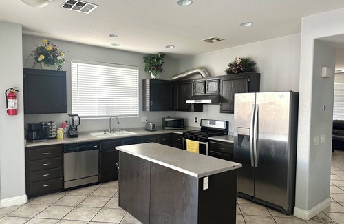 Rhodes Ranch House | County Licensed STR! Comfortable, spacious home 15 minutes to The Strip