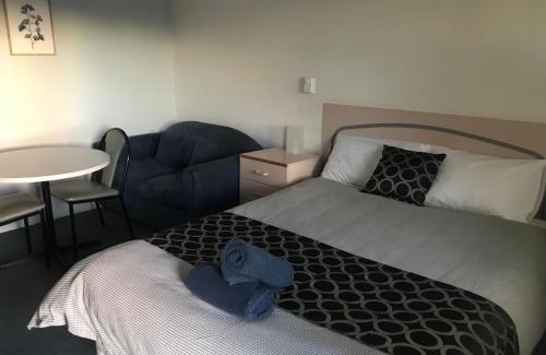 West Wyalong Hotel | County Lodge Motor Inn