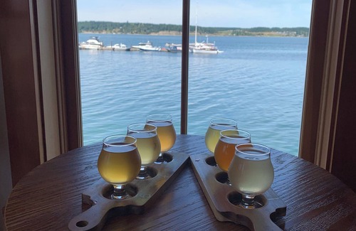 Adelma Beach Apartment | Coupeville Coveland Suite #4