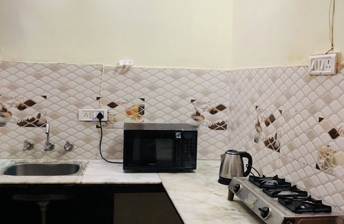 Delhi Bed & Breakfast | Couple friendly, Alcohol & Smoking Allowed and Independent Entry