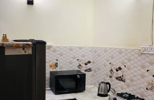 Delhi Bed & Breakfast | Couple friendly, Alcohol & Smoking Allowed and Independent Entry