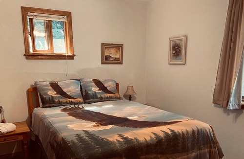 Bayfield Cabin | Couple Retreat on Lake Vallecito