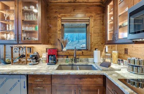 Nellysford Apartment | Couple's Getaway in Stoney Creek at Wintergreen!