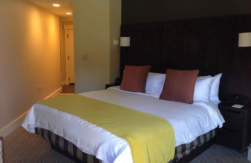 South Lake Tahoe Resort | Couple's Retreat Room at The Marriott Grand Residence