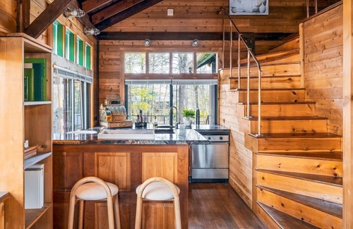 Beemerville Cabin | Couple's Retreat Lodge|Hot Tub| RiverViews|Tennis