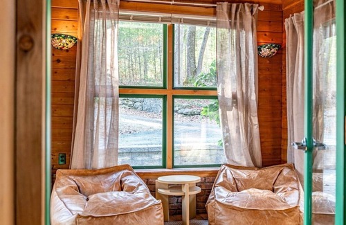 Beemerville Cabin | Couple's Retreat Lodge|Hot Tub| RiverViews|Tennis