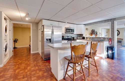 Beebe Plain Apartment | Couple's Retreat w/Lake View in Newport!