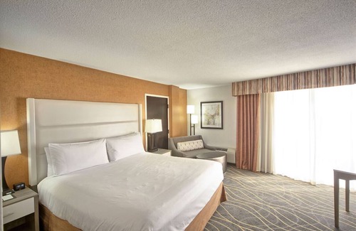 South Portland Hotel | Couple Stay Right Next to I-95 w/Complimentary Breakfast | Indoor Pool