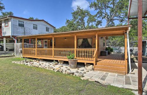 Canyon Lake House | Couples Cabin with Luxury Deck, 1 Mi to Canyon Lake!